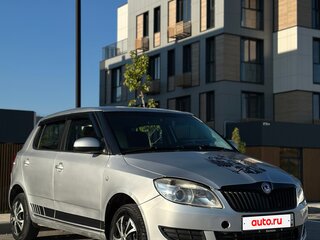 2013 Skoda Fabia II Рестайлинг, серебристый, 500000 рублей, вид 3