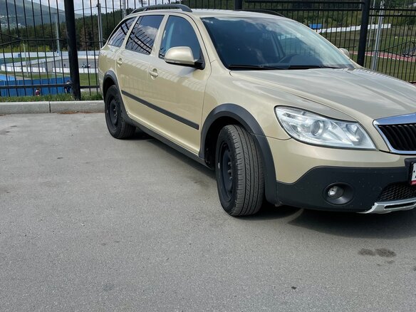 2011 Skoda Octavia Scout II (A5) Рестайлинг, бежевый, 1200000 рублей - вид 2