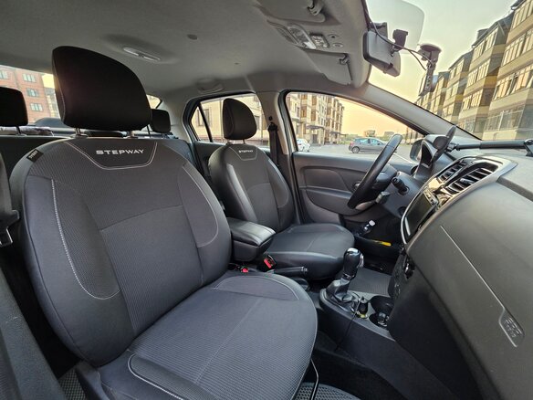 2021 Renault Logan Stepway II Рестайлинг, серый, 1500000 рублей - вид 12