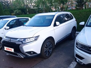 2019 Mitsubishi Outlander III Рестайлинг 3, белый, 2700000 рублей, вид 1