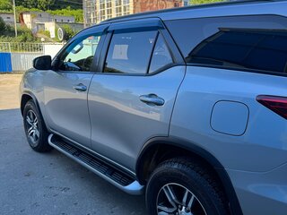 2017 Toyota Fortuner II, серебристый, 2800000 рублей, вид 3