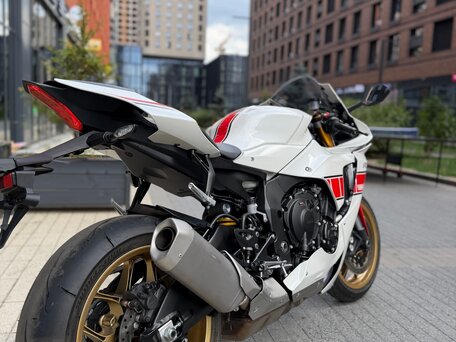 2022 Yamaha YZF-R1, белый, 2400000 рублей, вид 3