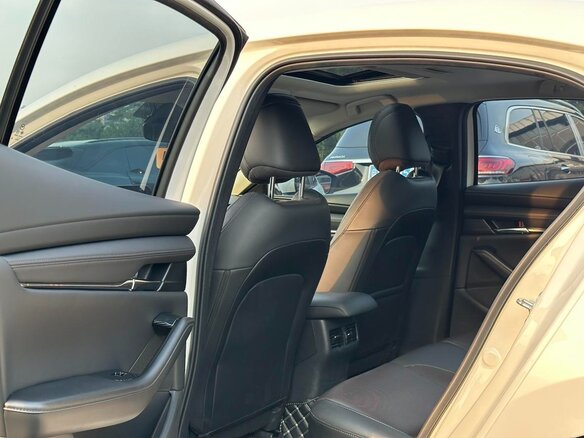 2022 Mazda 3 Axela IV (BP), белый, 1562000 рублей - вид 12
