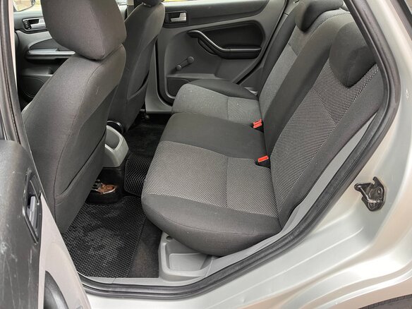 2010 Ford Focus II Рестайлинг, серебристый, 469000 рублей - вид 24