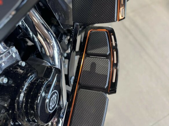 2024 Harley-Davidson CVO Street Glide, оранжевый, 4900000 рублей - вид 4