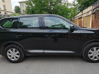 2019 Mitsubishi Outlander III Рестайлинг 3, чёрный, 2149000 рублей, вид 2