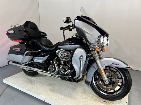 2015 Harley-Davidson Electra Glide, серебристый, 899000 рублей, вид 2