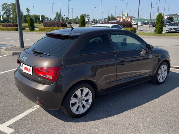 2011 Audi A1 I (8X), коричневый, 850000 рублей - вид 4