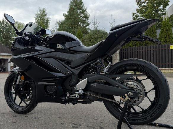 2022 Yamaha YZF-R3, чёрный, 600000 рублей - вид 11