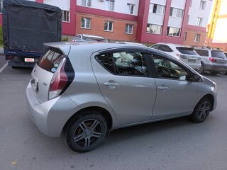 2016 Toyota Aqua I Рестайлинг, серый, 830000 рублей, вид 3
