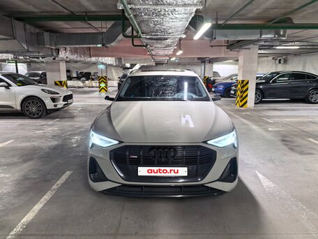 2021 Audi e-tron 55 I, бежевый, вид 3
