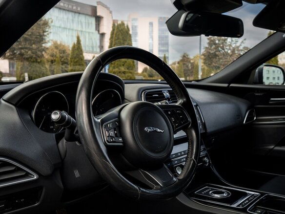 2016 Jaguar XE EcoBoost I, серый, 1399000 рублей - вид 9