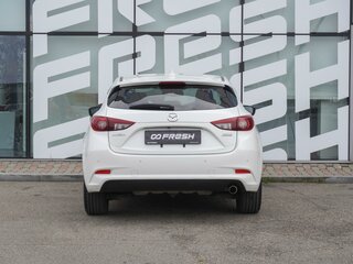 2017 Mazda Axela III Рестайлинг, белый, 1150000 рублей, вид 4