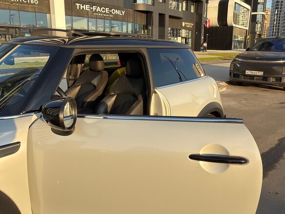 2022 Mini Hatch Cooper III (F55/F56) Рестайлинг 2, серебристый, 2850000 рублей - вид 17