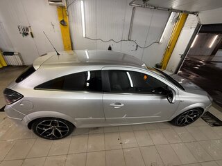 2010 Opel Astra GTC H Рестайлинг, серебристый, 590000 рублей, вид 4