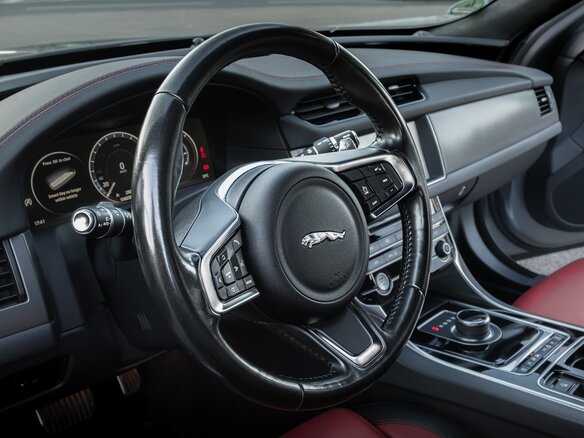 2019 Jaguar XF II, серый, 3000000 рублей - вид 27