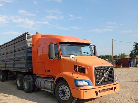 2004 Volvo VNM, оранжевый, 1250000 рублей, вид 5