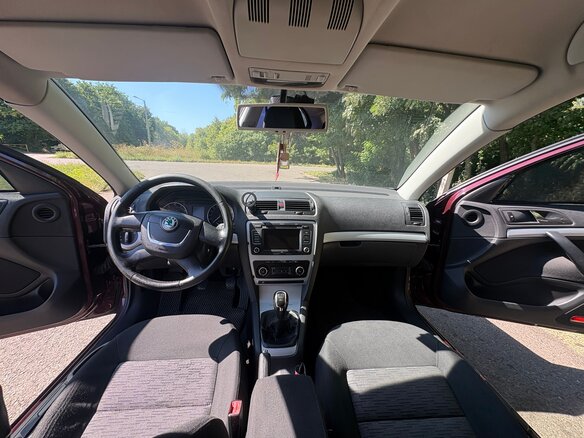 2010 Skoda Octavia II (A5) Рестайлинг, пурпурный, 850000 рублей - вид 9