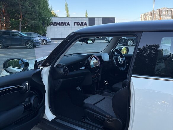 2022 Mini Hatch Cooper D III (F55/F56) Рестайлинг 2, белый, 2220000 рублей - вид 16