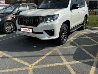 2022 Toyota Land Cruiser Prado 150 Series Рестайлинг 3, белый, 7108000 рублей, вид 1