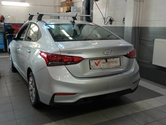 2018 Hyundai Solaris II, серебристый, 699000 рублей - вид 3