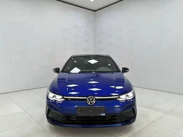 2022 Volkswagen Golf VIII, синий, 1679000 рублей - вид 1