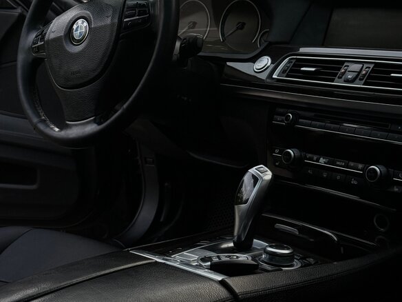 2011 BMW 7 серии 750i xDrive V (F01/F02/F04), чёрный - вид 8
