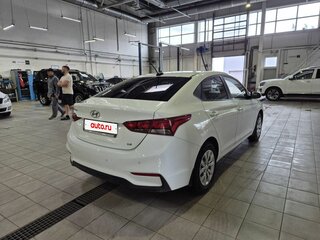 2017 Hyundai Solaris II, белый, 1390000 рублей, вид 2