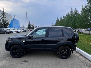 2024 Lada (ВАЗ) Niva Travel I, чёрный, 1350000 рублей, вид 2