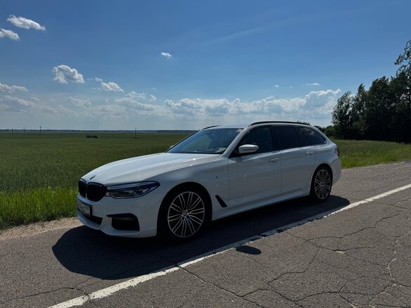 2019 BMW 5 серии 530d xDrive VII (G30/G31/G38), белый, 4200000 рублей - вид 5
