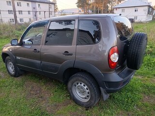 2014 Chevrolet Niva I Рестайлинг, коричневый, 550000 рублей, вид 4