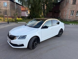 2017 Skoda Octavia III (A7) Рестайлинг, белый, 1900000 рублей, вид 4