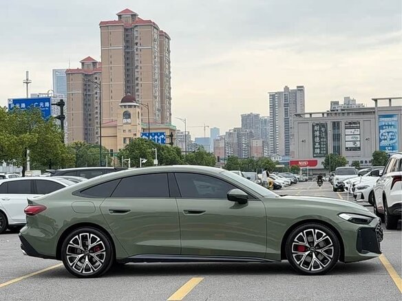 2025 Audi A5 L Sportback III (B10), зелёный, 4990750 рублей - вид 4