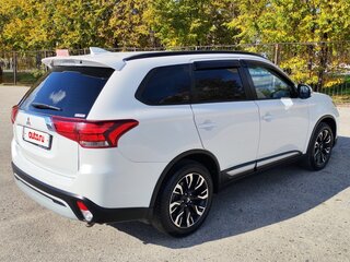 2021 Mitsubishi Outlander III Рестайлинг 3, белый, 2650000 рублей, вид 5