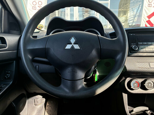 2007 Mitsubishi Lancer X, белый - вид 14
