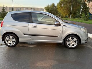 2009 Chevrolet Aveo I Рестайлинг, серебристый, 300000 рублей, вид 2