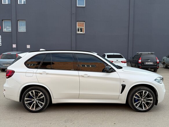 2014 BMW X5 40d III (F15), белый, 2500000 рублей - вид 4