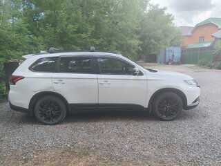 2020 Mitsubishi Outlander III Рестайлинг 3, белый, 1700000 рублей, вид 5