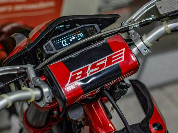 2026 BSE Z10, красный, 206400 рублей - вид 5