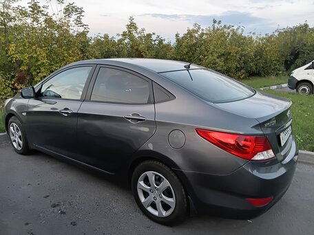 2013 Hyundai Solaris I, чёрный, 730000 рублей, вид 3
