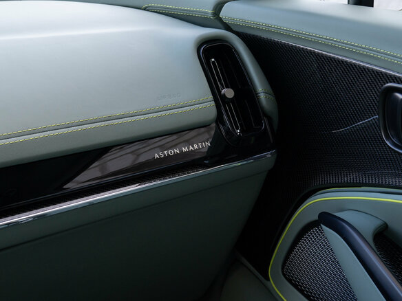 2026 Aston Martin DBX DBX S I, зелёный - вид 28
