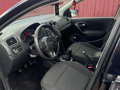 2011 Volkswagen Polo V, чёрный, 500000 рублей, вид 4