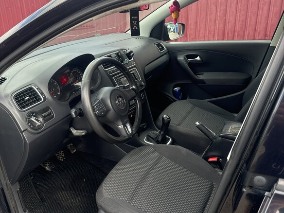 2011 Volkswagen Polo V, чёрный, 500000 рублей - вид 3