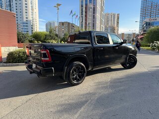2021 Ram 1500 Quad Cab V, чёрный, 7999000 рублей, вид 3