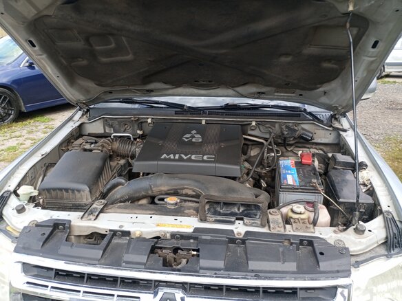 2008 Mitsubishi Pajero IV, серебристый, 1300000 рублей - вид 5