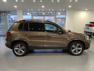 2016 Volkswagen Tiguan I Рестайлинг, коричневый, 1343000 рублей, вид 4
