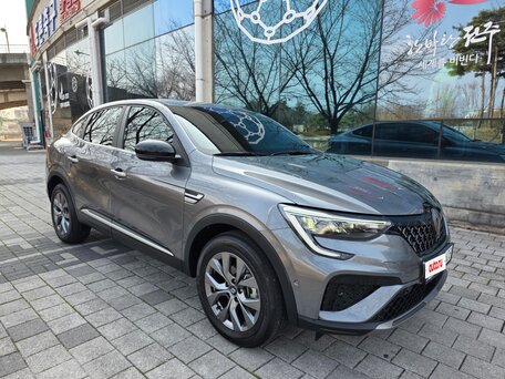 2024 Renault Arkana I Рестайлинг, серебристый, 1665000 рублей, вид 1