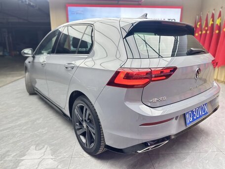 2022 Volkswagen Golf VIII, серый, 2140000 рублей, вид 4