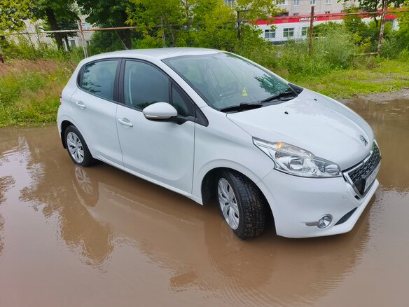 2013 Peugeot 208 I, белый, 600000 рублей - вид 2