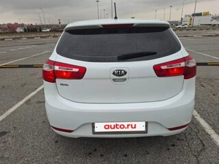 2014 Kia Rio 6-speed III, белый, 650000 рублей, вид 5